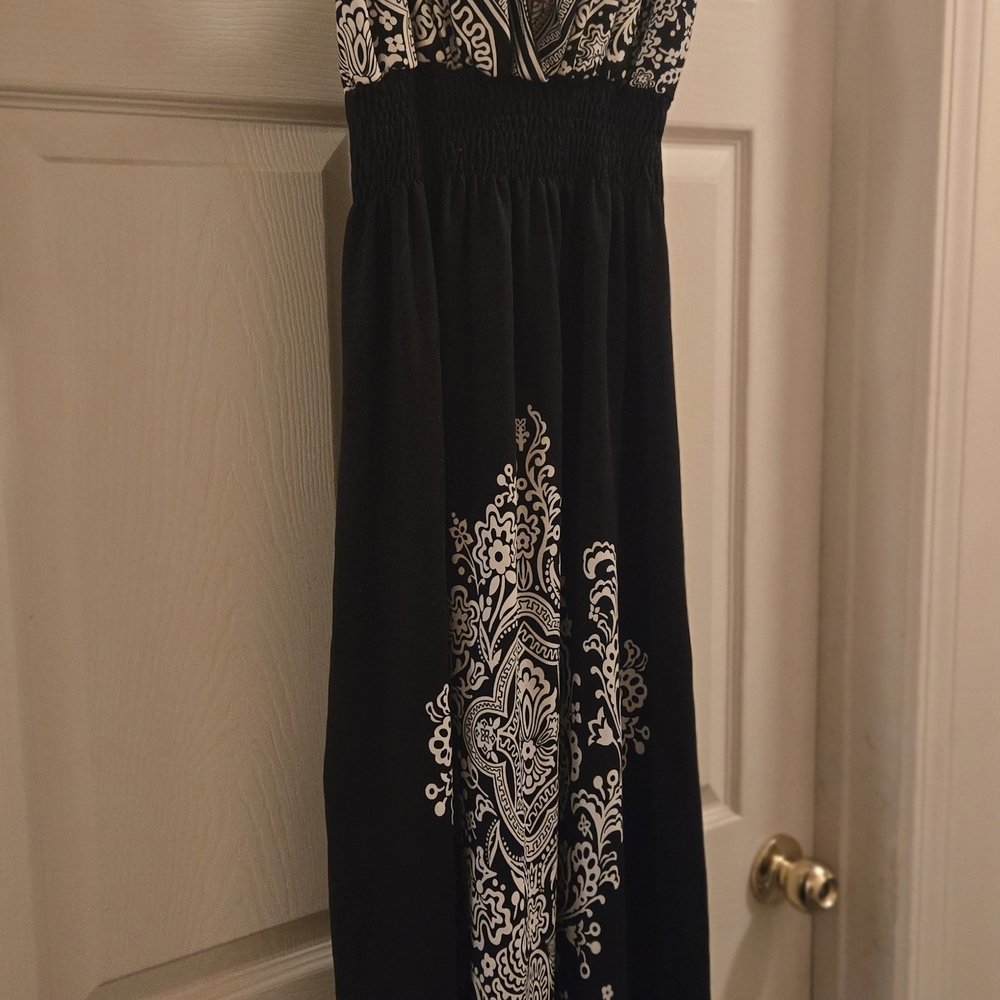 Elegant Black and White Patterned Dress